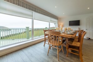 Westerley, Portreath. Lower ground floor: Gather round for a home cooked meal and enjoy the stunning views