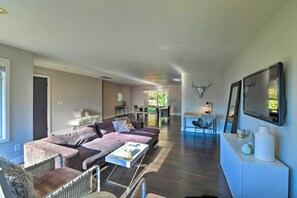 Come stay at this spectacular 3-bedroom, 2-bathroom home in Kirkland.