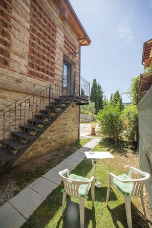 The access to the studio apartment through an iron staircase