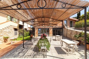 Under the gazebo, view of the laundry room (barn ground floor)