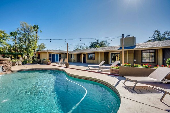 4 bedroom 2 bath with Pool & Outside Fireplace.  Private 1+ acres retreat.
