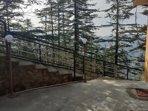 apartment veranda (sitting area)