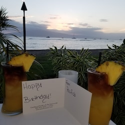 Edge dining at one of our favorite restaurants, Pacific'O located in Lahaina.