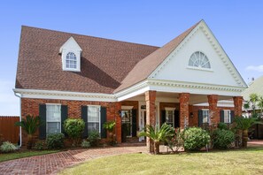 Roof, Building, House, Patio, Cottage