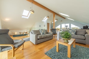 Heatherbank, St Agnes. First floor: Open plan living area