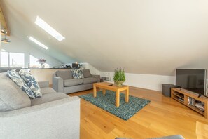 Heatherbank, St Agnes. First floor: Open plan living area with television