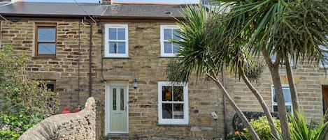 Welcome to The Boy's Cottage in Portreath, Cornwall!