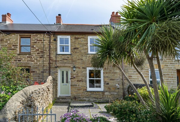 Welcome to The Boy's Cottage in Portreath, Cornwall!