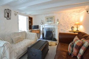 Scrumbles Hollow, St Agnes. Ground floor: Sitting room with television and open fire