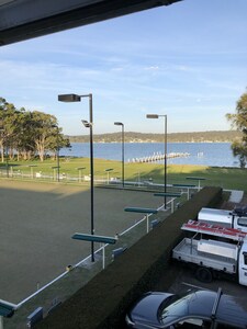 SERENDIPITY  TRANQUIL RETREAT, located on Beautiful Lake Macquarie, just for FUN