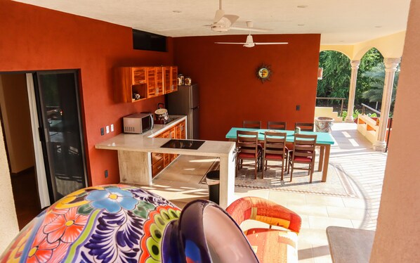 Outdoor dining