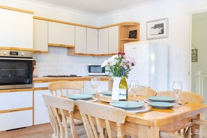 Above the Beach, First Floor: Dining table seating up to six guests