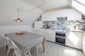 Sunfish, Porthtowan. First floor: Kitchen and dining area