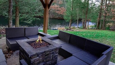 Modern 6 BR Lakefront~Hot tub~Sauna