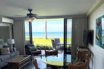 Oceanfront! A104 Close to pool and BBQ Convenient ground floor unit. Beautiful!