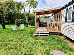 屋外ダイニングエリア