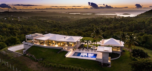 One of the most exclusive villas in Vieques just became yours for the weekend. 
