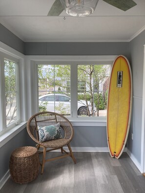Welcome! Sunlight porch entrance enjoy coffee in the morning 