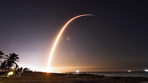 View night launches from only 200ft walk to beach. Cape Canaveral is18 mi north.