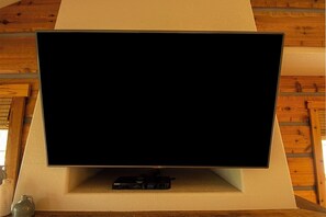 SWP 45 Reunion Court living room TV