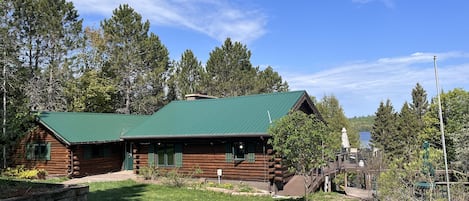 The Lodge on Caribou Lake 