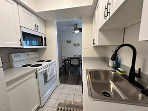 Newly renovated, fully stocked kitchen