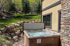 Bain à remous extérieur