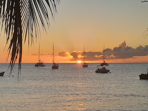 Coucher de soleil sur la plage des Anses d'Arlet 