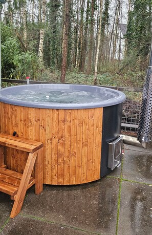 A Balistyle Hottub. Fresh water  and wood included