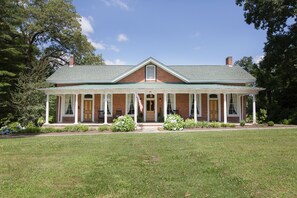 Front porch shared by both suites 