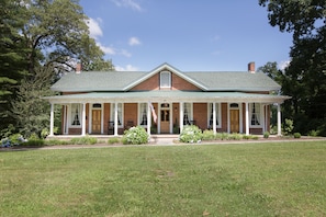 Front porch shared by both suites