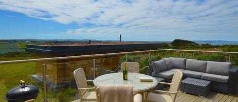 Sea Gem, St Agnes. Large decked area with garden furniture and barbecue