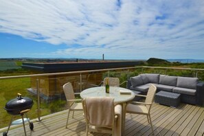 Sea Gem, St Agnes. Large decked area with garden furniture and barbecue