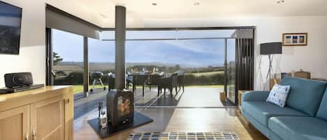 Wavelength, St Agnes: Sitting area with beautiful bi-folding doors to decked area