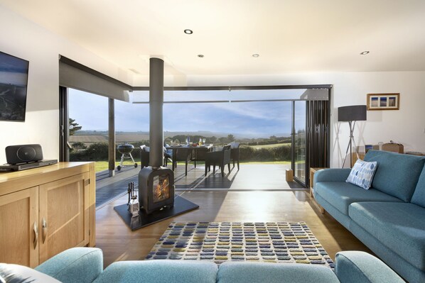 Wavelength, St Agnes: Sitting area with beautiful bi-folding doors to decked area