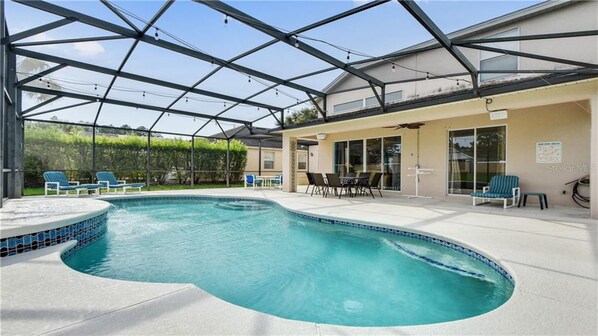 One of the largest pool decks in all of Calabay Parc