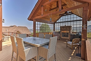 Private Deck | Mountain Views | Outdoor Kitchen | Gas Fireplace