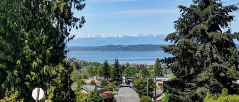 360 View of the Sound and 9 Blocks from Downtown Edmonds