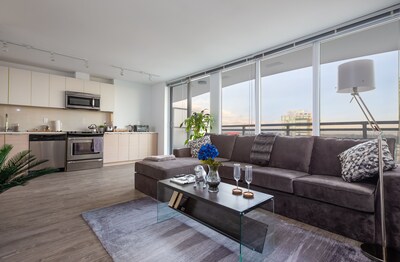 Highrise Luxury Condo with Amazing Views