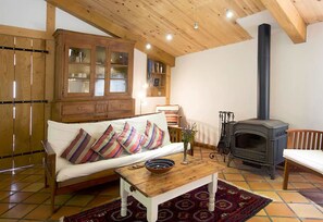  A large lounge with stove for cosy autumn nights ...