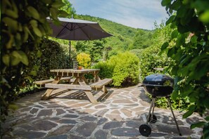 Private entrance and terrace with garden furniture and BBQ 
