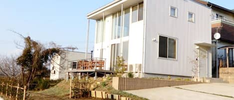 ・ [Exterior of the inn] A luxury villa for private use where you can enjoy the view of Tokyo Bay