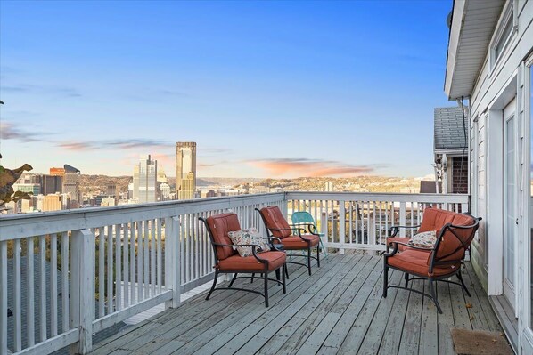 A shot of the upper level deck overlooking the City