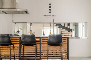 BAR COUNTER