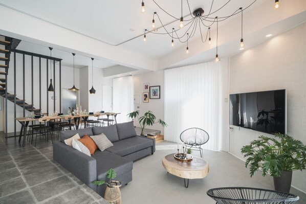 We guarantee you a comfortable stay. Enjoy your own "alternative life". We guarantee you a comfortable stay. Enjoy your own "alternative life".