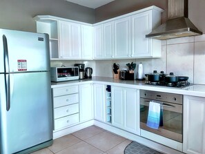 Our fully appointed kitchen!!