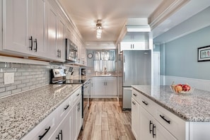 Clean, fully updated kitchen!
