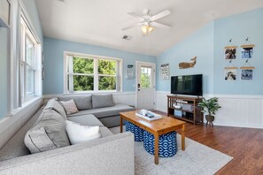KDN5904: The Coconut Cottage l Living Area