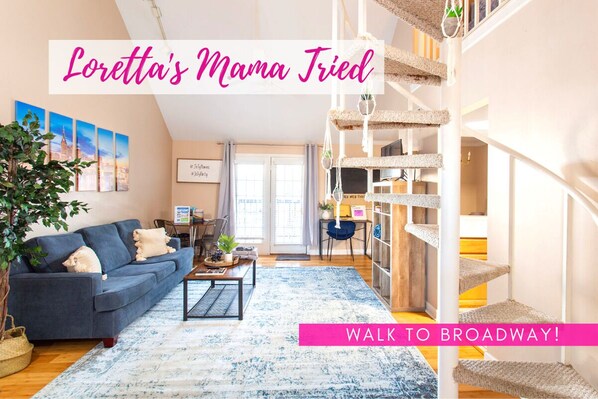 "Trendy Loft, Walk Everywhere, Balcony, Free Parking!"