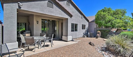 Peaceful back porch area, fenced in, golf course and mtn views!  